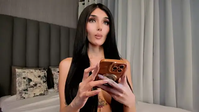 EmeraldGreyson online show from February 6, 1:23 am