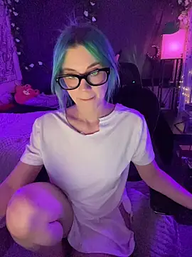 Snapshot of littlelune chatting on July 20, 12:40 am littlelune online show from July 20, 12:40 am