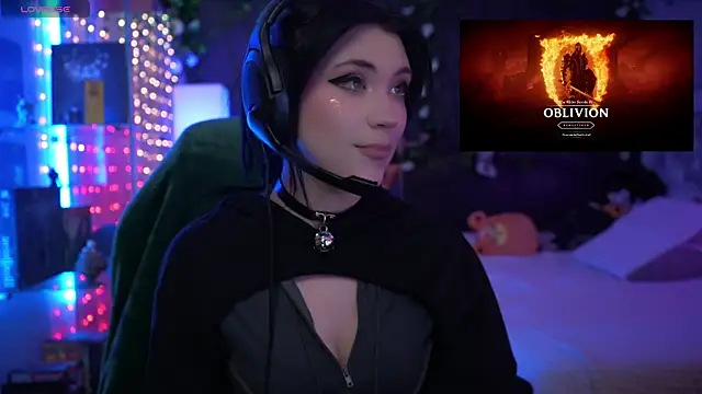 Snapshot of littlelune chatting on January 5, 11:08 pm littlelune online show from January 5, 11:08 pm