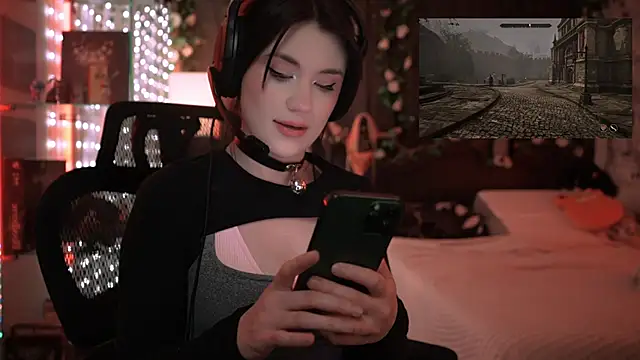 Snapshot of littlelune chatting on January 12, 12:39 am littlelune online show from January 12, 12:39 am