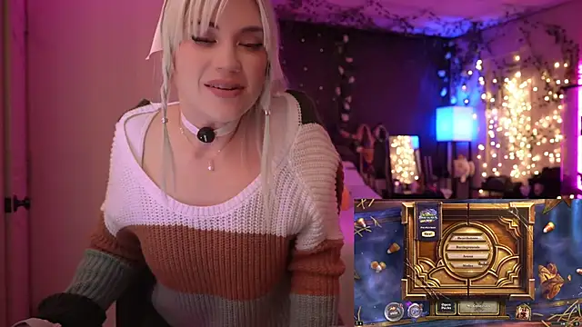 Snapshot of littlelune chatting on October 12, 12:23 am littlelune online show from October 12, 12:23 am