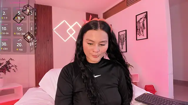 Miiaa jones online show from December 16, 1:04 pm