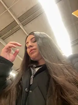 Isabella21  online show from February 16, 11:57 pm