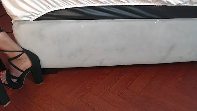 LorenBeiker- online show from November 29, 11:32 am