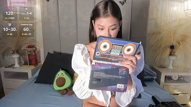 leaahcashh online show from September 14, 2:23 am