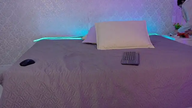 BeccaReedd online show from November 23, 11:20 am