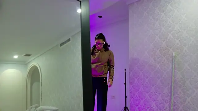 BeccaReedd online show from October 21, 10:58 am