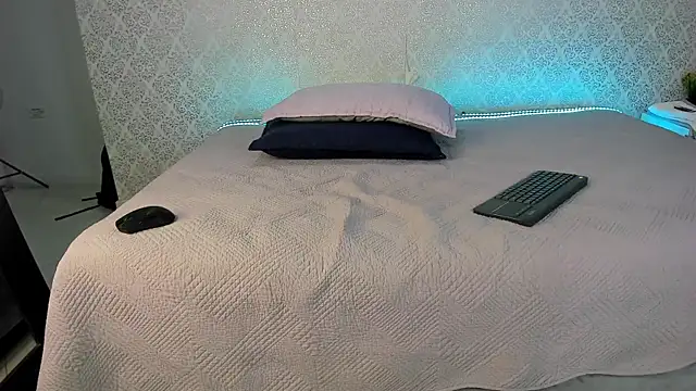 BeccaReedd online show from November 11, 11:05 am