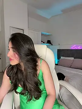 Snapshot of julieta_jhonss chatting on May 22, 2:53 am julieta jhonss online show from May 22, 2:53 am