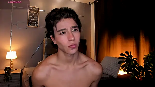 Snapshot of Christopher_77 chatting on November 18, 5:16 pm Christopher 77 online show from November 18, 5:16 pm