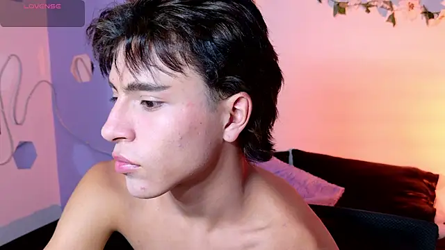 Snapshot of Christopher_77 chatting on November 29, 3:28 am Christopher 77 online show from November 29, 3:28 am