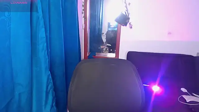 Snapshot of lincy_honeyy chatting on October 22, 5:51 am lincy honeyy online show from October 22, 5:51 am