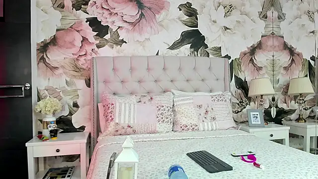 MaddyMay  online show from November 19, 7:58 pm