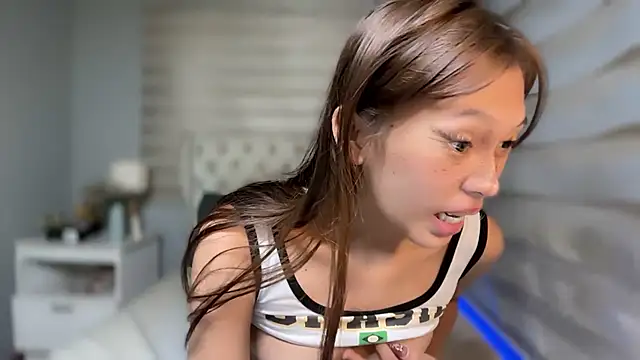 Snapshot of SexyHotJea chatting on December 16, 4:17 am SexyHotJea online show from December 16, 4:17 am