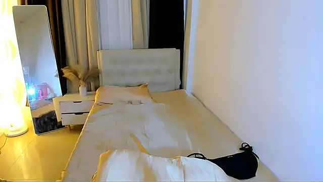 hotjessieempress online show from September 19, 3:43 am