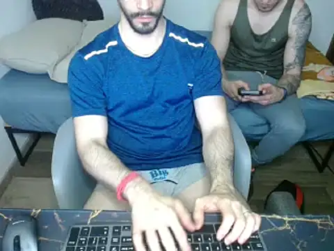 Snapshot of bossking017 chatting on March 12, 10:39 pm bossking017 online show from March 12, 10:39 pm