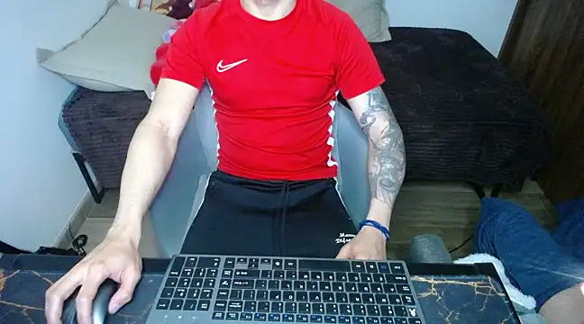 Snapshot of bossking017 chatting on March 4, 9:54 pm bossking017 online show from March 4, 9:54 pm