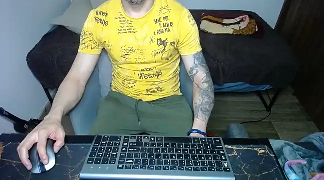 Snapshot of bossking017 chatting on March 1, 2:26 am bossking017 online show from March 1, 2:26 am