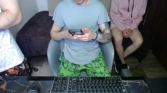 Snapshot of bossking017 chatting on February 21, 6:04 pm bossking017 online show from February 21, 6:04 pm