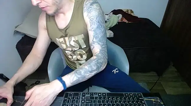 Snapshot of bossking017 chatting on February 28, 1:05 am bossking017 online show from February 28, 1:05 am