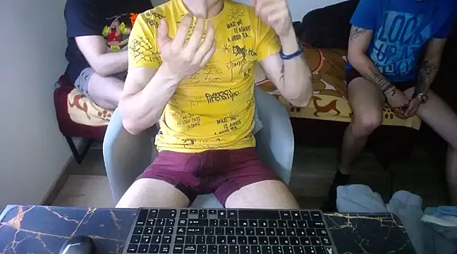 Snapshot of bossking017 chatting on March 16, 7:17 pm bossking017 online show from March 16, 7:17 pm