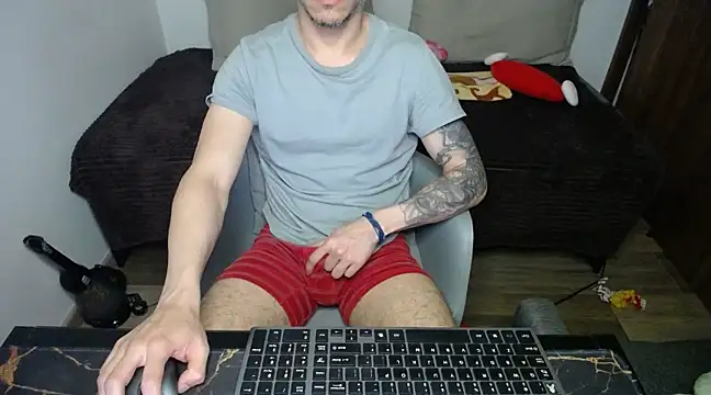 Snapshot of bossking017 chatting on February 21, 10:59 pm bossking017 online show from February 21, 10:59 pm