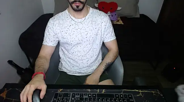 Snapshot of bossking017 chatting on February 22, 11:46 am bossking017 online show from February 22, 11:46 am