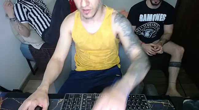 Snapshot of bossking017 chatting on March 7, 8:22 pm bossking017 online show from March 7, 8:22 pm