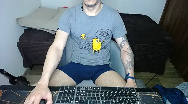 Snapshot of bossking017 chatting on February 26, 2:41 am bossking017 online show from February 26, 2:41 am