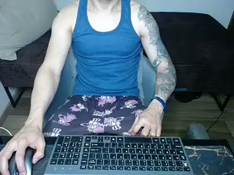 Snapshot of bossking017 chatting on March 9, 2:18 am bossking017 online show from March 9, 2:18 am