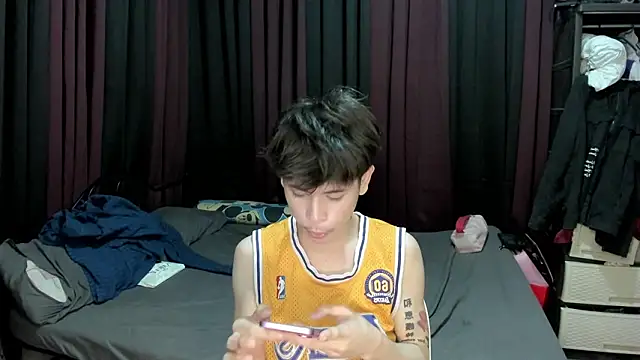 hotfreshdior online show from January 7, 6:13 pm