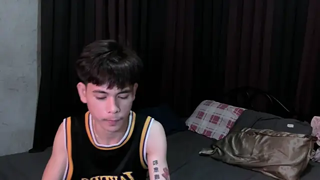 hotfreshdior online show from April 18, 5:37 pm