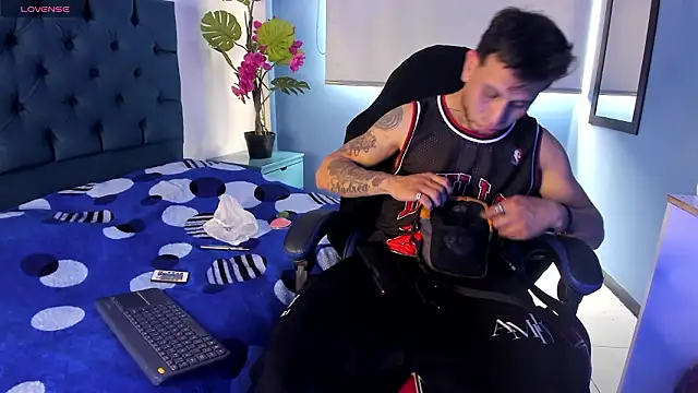 Snapshot of Thonixxx_mr chatting on March 2, 7:21 pm Thonixxx mr online show from March 2, 7:21 pm