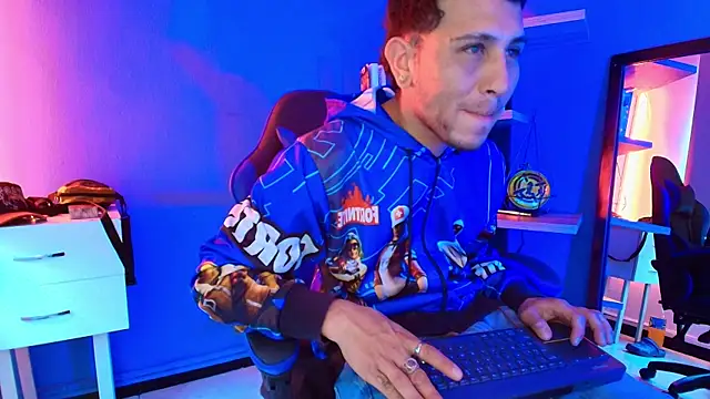 Snapshot of Thonixxx_mr chatting on February 24, 7:48 pm Thonixxx mr online show from February 24, 7:48 pm