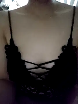 daisylouis online show from April 15, 11:49 am