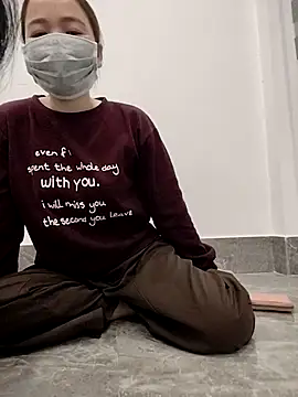 Snapshot of daisylouis chatting on March 2, 10:11 am daisylouis online show from March 2, 10:11 am