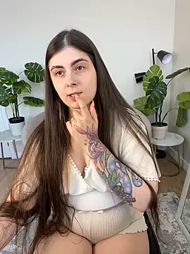Snapshot of Lovely_Waifu chatting on June 16, 2:17 pm Lovely Waifu online show from June 16, 2:17 pm
