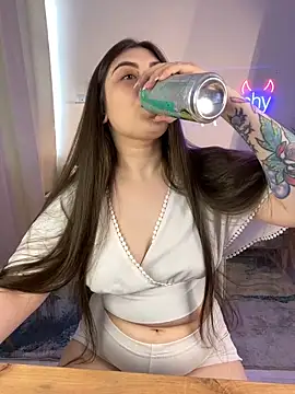 Snapshot of Lovely_Waifu chatting on May 17, 3:34 pm Lovely Waifu online show from May 17, 3:34 pm