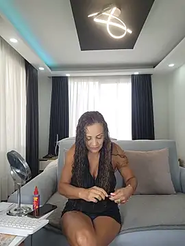 Snapshot of evasweett__ chatting on June 20, 3:39 pm evasweett online show from June 20, 3:39 pm