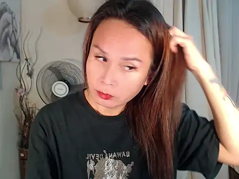 holly bitch online show from April 6, 1:23 am