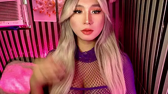 UrhotlucyTS online show from March 22, 7:32 am