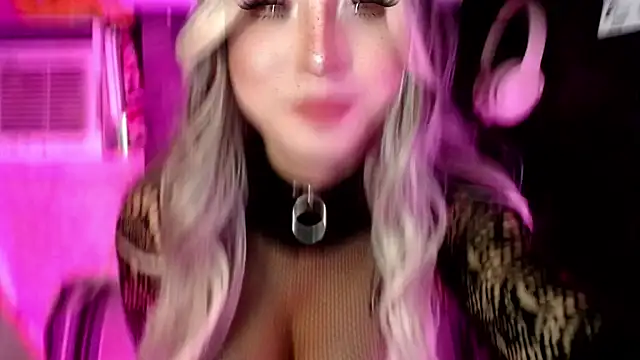 UrhotlucyTS online show from November 17, 6:50 am