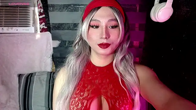 UrhotlucyTS online show from October 4, 5:53 am