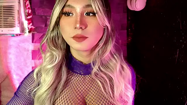 UrhotlucyTS online show from November 13, 5:55 am