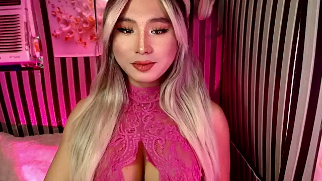 UrhotlucyTS online show from February 5, 6:42 am