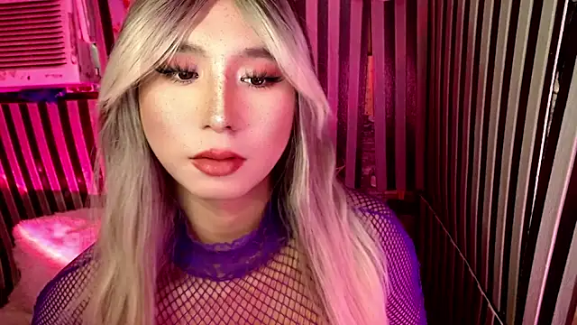 UrhotlucyTS online show from March 23, 6:57 am