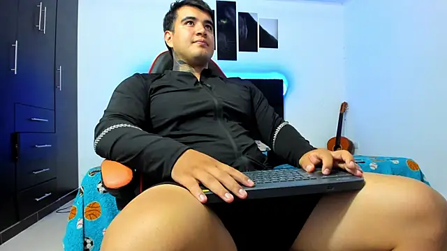 thiago  cp01 online show from March 16, 12:40 am