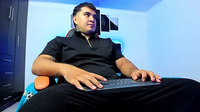 thiago  cp01 online show from February 25, 5:29 am