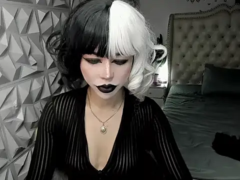 Snapshot of janecomander chatting on June 6, 9:03 am janecomander online show from June 6, 9:03 am