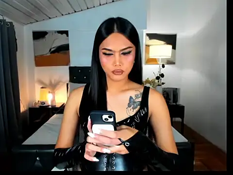 CallaWang online show from December 1, 7:15 pm